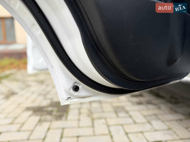 Белый Мицубиси Аутлендер ХЛ, объемом двигателя 3 л и пробегом 216 тыс. км за 10500 $, фото 73 на Automoto.ua