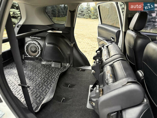 Белый Мицубиси Аутлендер ХЛ, объемом двигателя 3 л и пробегом 216 тыс. км за 10500 $, фото 100 на Automoto.ua