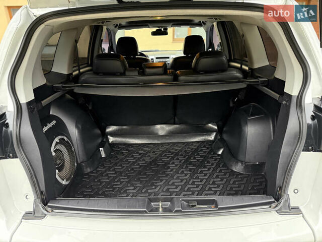 Белый Мицубиси Аутлендер ХЛ, объемом двигателя 3 л и пробегом 216 тыс. км за 10500 $, фото 96 на Automoto.ua