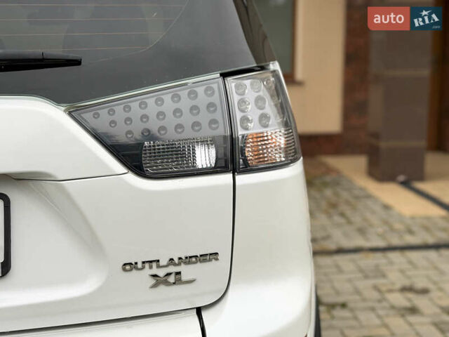 Белый Мицубиси Аутлендер ХЛ, объемом двигателя 3 л и пробегом 216 тыс. км за 10500 $, фото 47 на Automoto.ua
