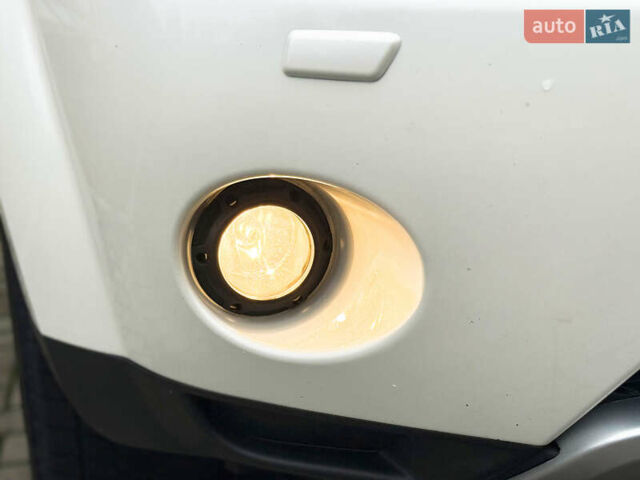 Белый Мицубиси Аутлендер ХЛ, объемом двигателя 3 л и пробегом 216 тыс. км за 10500 $, фото 24 на Automoto.ua