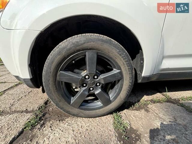 Білий Міцубісі Аутлендер ХЛ, об'ємом двигуна 3 л та пробігом 148 тис. км за 9900 $, фото 28 на Automoto.ua