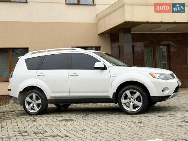 Белый Мицубиси Аутлендер ХЛ, объемом двигателя 3 л и пробегом 216 тыс. км за 10500 $, фото 36 на Automoto.ua