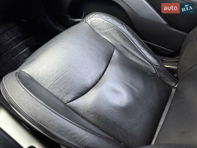 Белый Мицубиси Аутлендер ХЛ, объемом двигателя 3 л и пробегом 216 тыс. км за 10500 $, фото 79 на Automoto.ua