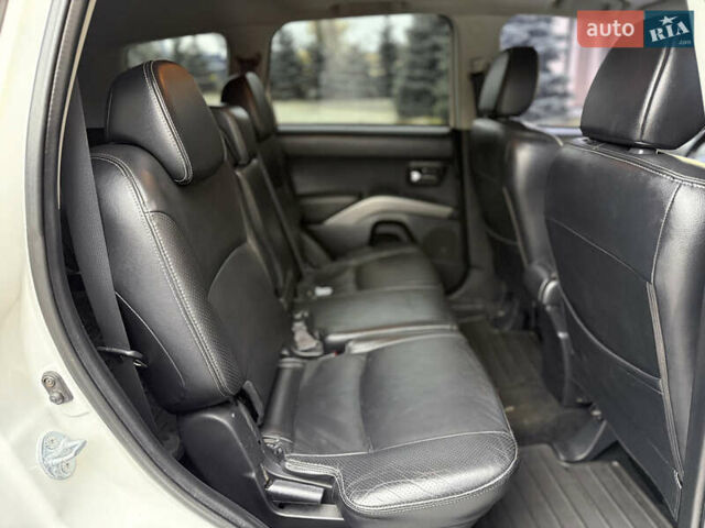 Белый Мицубиси Аутлендер ХЛ, объемом двигателя 3 л и пробегом 216 тыс. км за 10500 $, фото 76 на Automoto.ua