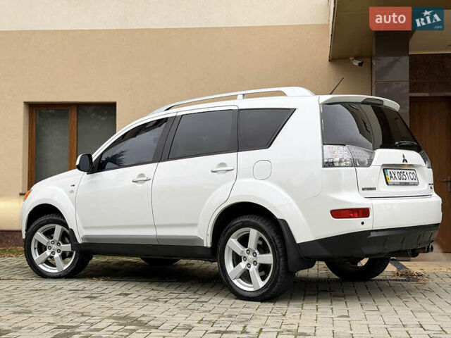 Белый Мицубиси Аутлендер ХЛ, объемом двигателя 3 л и пробегом 216 тыс. км за 10500 $, фото 51 на Automoto.ua