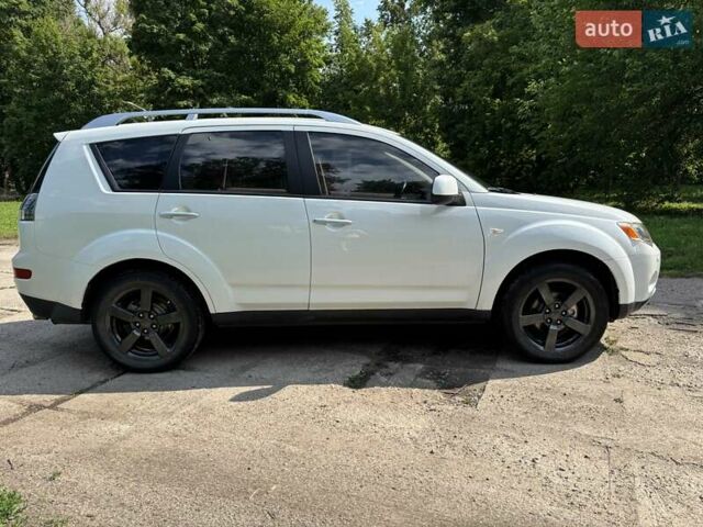 Білий Міцубісі Аутлендер ХЛ, об'ємом двигуна 3 л та пробігом 148 тис. км за 9900 $, фото 2 на Automoto.ua