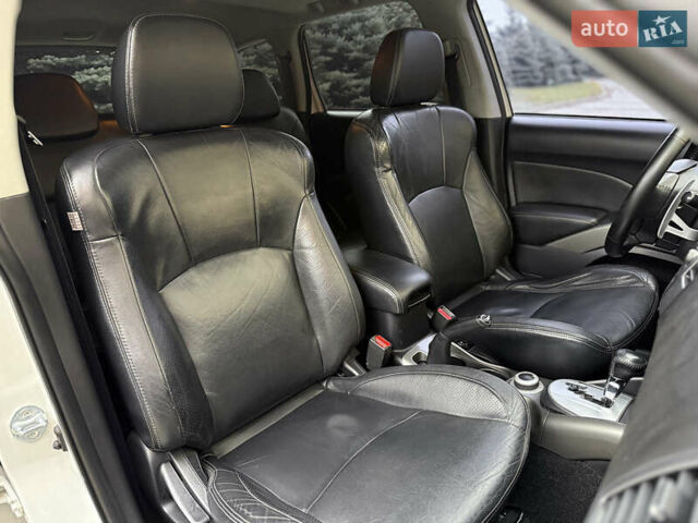 Белый Мицубиси Аутлендер ХЛ, объемом двигателя 3 л и пробегом 216 тыс. км за 10500 $, фото 77 на Automoto.ua