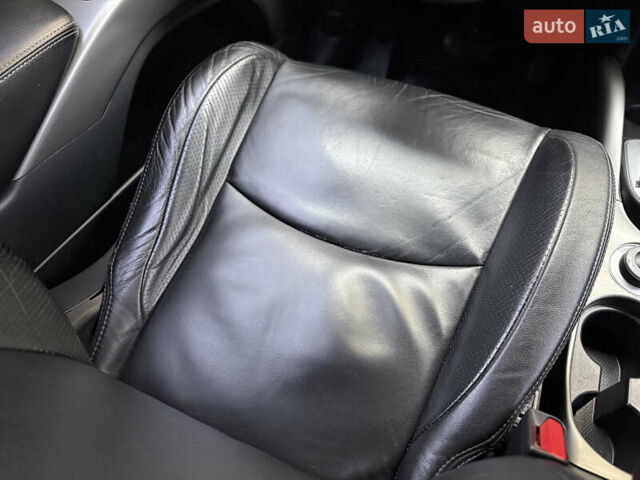 Белый Мицубиси Аутлендер ХЛ, объемом двигателя 3 л и пробегом 216 тыс. км за 10500 $, фото 78 на Automoto.ua