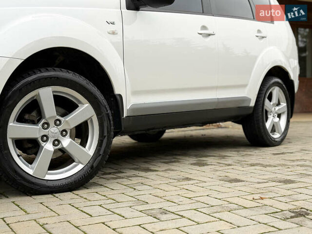 Белый Мицубиси Аутлендер ХЛ, объемом двигателя 3 л и пробегом 216 тыс. км за 10500 $, фото 13 на Automoto.ua