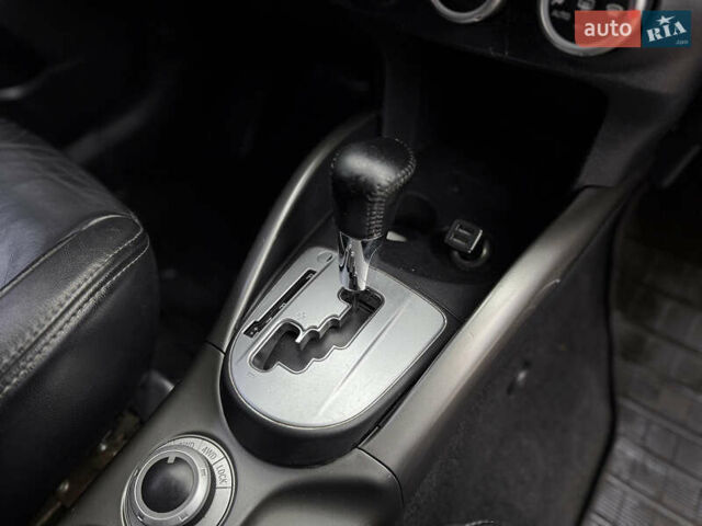 Белый Мицубиси Аутлендер ХЛ, объемом двигателя 3 л и пробегом 216 тыс. км за 10500 $, фото 90 на Automoto.ua