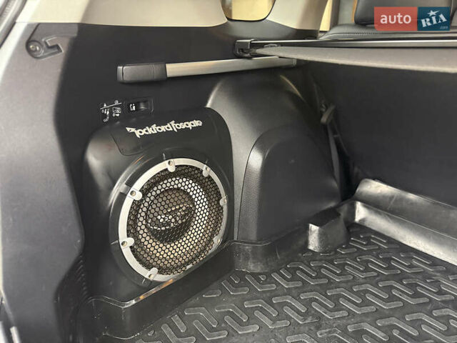 Белый Мицубиси Аутлендер ХЛ, объемом двигателя 3 л и пробегом 216 тыс. км за 10500 $, фото 97 на Automoto.ua