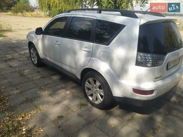 Білий Міцубісі Аутлендер ХЛ, об'ємом двигуна 2.4 л та пробігом 212 тис. км за 8700 $, фото 8 на Automoto.ua