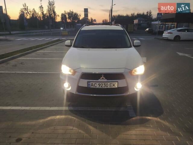 Білий Міцубісі Аутлендер ХЛ, об'ємом двигуна 2.4 л та пробігом 212 тис. км за 8700 $, фото 3 на Automoto.ua