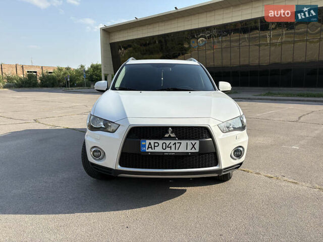 Белый Мицубиси Аутлендер ХЛ, объемом двигателя 2.36 л и пробегом 155 тыс. км за 10950 $, фото 4 на Automoto.ua