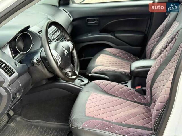 Білий Міцубісі Аутлендер ХЛ, об'ємом двигуна 2 л та пробігом 165 тис. км за 8999 $, фото 7 на Automoto.ua