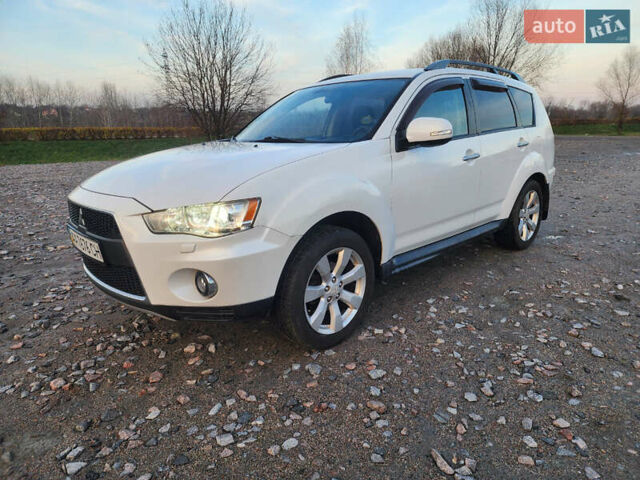 Білий Міцубісі Аутлендер ХЛ, об'ємом двигуна 2.36 л та пробігом 124 тис. км за 11300 $, фото 1 на Automoto.ua