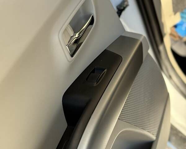 Белый Мицубиси Аутлендер ХЛ, объемом двигателя 2.36 л и пробегом 225 тыс. км за 10500 $, фото 10 на Automoto.ua