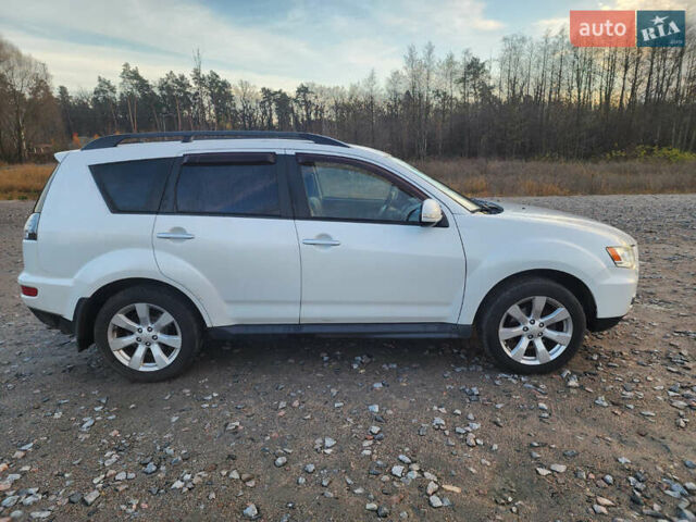 Білий Міцубісі Аутлендер ХЛ, об'ємом двигуна 2.36 л та пробігом 124 тис. км за 11300 $, фото 5 на Automoto.ua