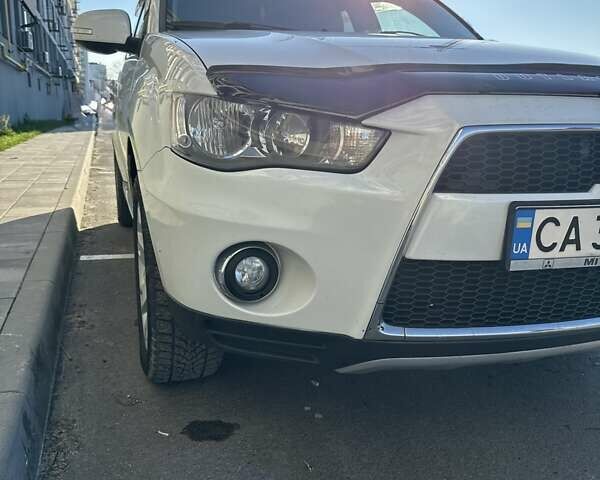 Белый Мицубиси Аутлендер ХЛ, объемом двигателя 2.36 л и пробегом 225 тыс. км за 10500 $, фото 12 на Automoto.ua