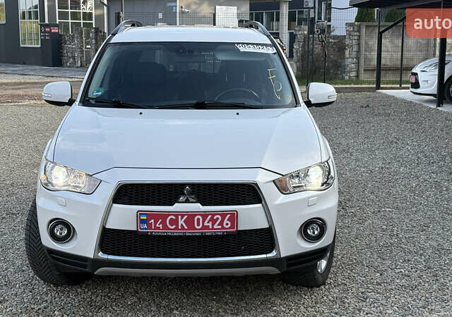 Білий Міцубісі Аутлендер ХЛ, об'ємом двигуна 2.3 л та пробігом 200 тис. км за 10999 $, фото 9 на Automoto.ua