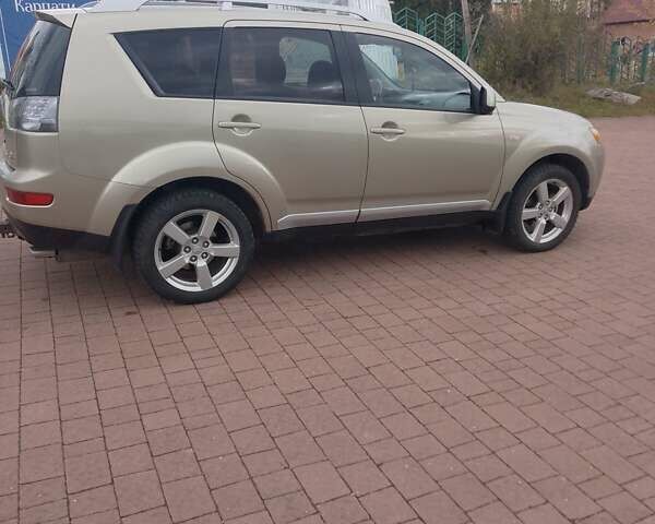 Міцубісі Аутлендер ХЛ 2007 у Трускавце на Automoto.ua Бежевий Міцубісі Аутлендер ХЛ, об'ємом двигуна 2.36 л та пробігом 202 тис. км за 8199 $, фото 7 на Automoto.ua