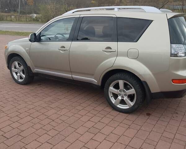 Міцубісі Аутлендер ХЛ 2007 у Трускавце на Automoto.ua Бежевий Міцубісі Аутлендер ХЛ, об'ємом двигуна 2.36 л та пробігом 202 тис. км за 8199 $, фото 3 на Automoto.ua