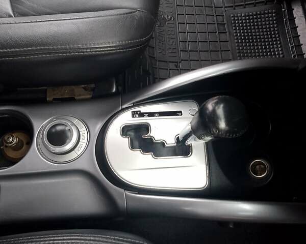 Міцубісі Аутлендер ХЛ 2007 у Трускавце на Automoto.ua Бежевий Міцубісі Аутлендер ХЛ, об'ємом двигуна 2.36 л та пробігом 202 тис. км за 8199 $, фото 14 на Automoto.ua