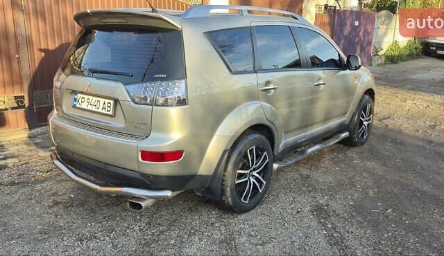 Бежевый Мицубиси Аутлендер ХЛ, объемом двигателя 3 л и пробегом 295 тыс. км за 9600 $, фото 3 на Automoto.ua