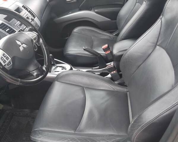 Міцубісі Аутлендер ХЛ 2007 у Трускавце на Automoto.ua Бежевий Міцубісі Аутлендер ХЛ, об'ємом двигуна 2.36 л та пробігом 202 тис. км за 8199 $, фото 6 на Automoto.ua