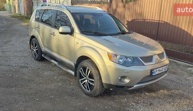 Бежевый Мицубиси Аутлендер ХЛ, объемом двигателя 3 л и пробегом 295 тыс. км за 9600 $, фото 5 на Automoto.ua