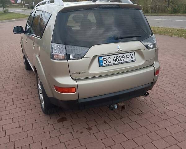 Міцубісі Аутлендер ХЛ 2007 у Трускавце на Automoto.ua Бежевий Міцубісі Аутлендер ХЛ, об'ємом двигуна 2.36 л та пробігом 202 тис. км за 8199 $, фото 21 на Automoto.ua