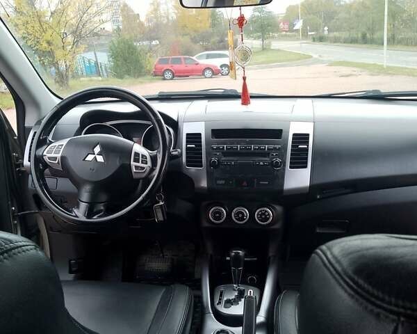 Міцубісі Аутлендер ХЛ 2007 у Трускавце на Automoto.ua Бежевий Міцубісі Аутлендер ХЛ, об'ємом двигуна 2.36 л та пробігом 202 тис. км за 8199 $, фото 15 на Automoto.ua