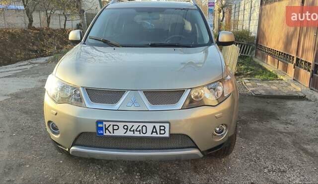 Бежевый Мицубиси Аутлендер ХЛ, объемом двигателя 3 л и пробегом 295 тыс. км за 9600 $, фото 10 на Automoto.ua
