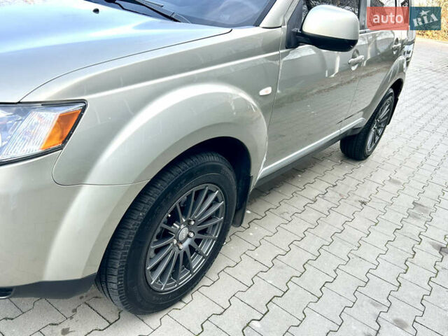 Бежевый Мицубиси Аутлендер ХЛ, объемом двигателя 2 л и пробегом 226 тыс. км за 8999 $, фото 13 на Automoto.ua