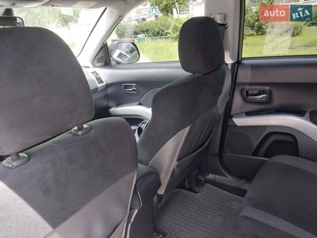 Бежевый Мицубиси Аутлендер ХЛ, объемом двигателя 2.4 л и пробегом 275 тыс. км за 8600 $, фото 17 на Automoto.ua