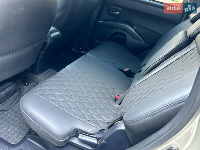 Бежевый Мицубиси Аутлендер ХЛ, объемом двигателя 2 л и пробегом 226 тыс. км за 8999 $, фото 20 на Automoto.ua