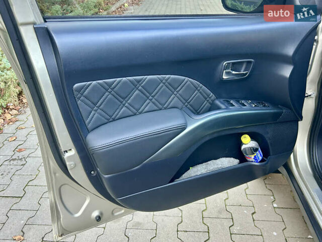 Бежевый Мицубиси Аутлендер ХЛ, объемом двигателя 2 л и пробегом 226 тыс. км за 8999 $, фото 15 на Automoto.ua