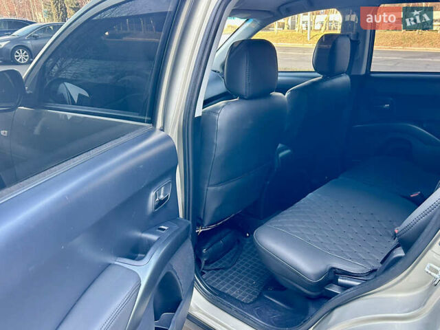 Бежевый Мицубиси Аутлендер ХЛ, объемом двигателя 2 л и пробегом 226 тыс. км за 8999 $, фото 18 на Automoto.ua