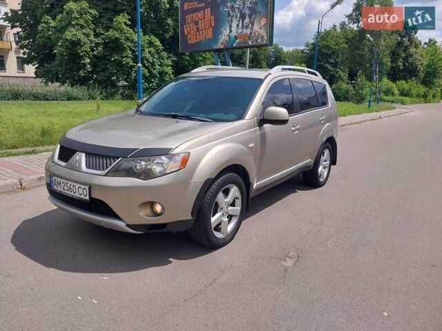 Бежевый Мицубиси Аутлендер ХЛ, объемом двигателя 2.4 л и пробегом 275 тыс. км за 8600 $, фото 9 на Automoto.ua