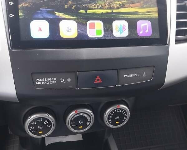 Бежевый Мицубиси Аутлендер ХЛ, объемом двигателя 2.4 л и пробегом 275 тыс. км за 8600 $, фото 40 на Automoto.ua