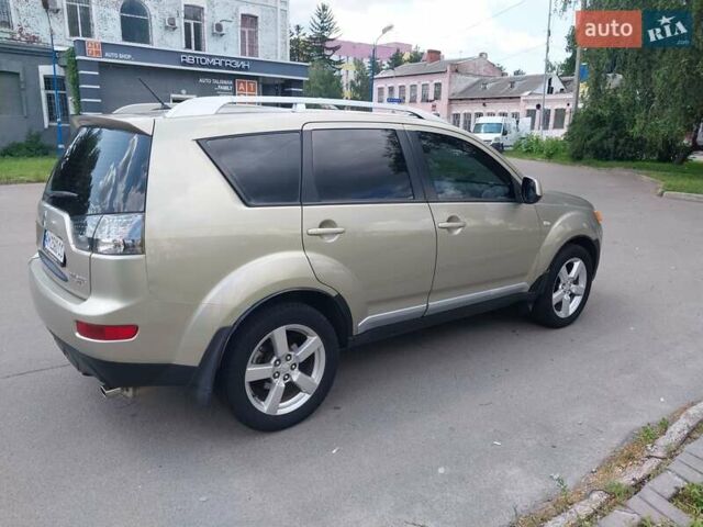 Бежевый Мицубиси Аутлендер ХЛ, объемом двигателя 2.4 л и пробегом 275 тыс. км за 8600 $, фото 5 на Automoto.ua