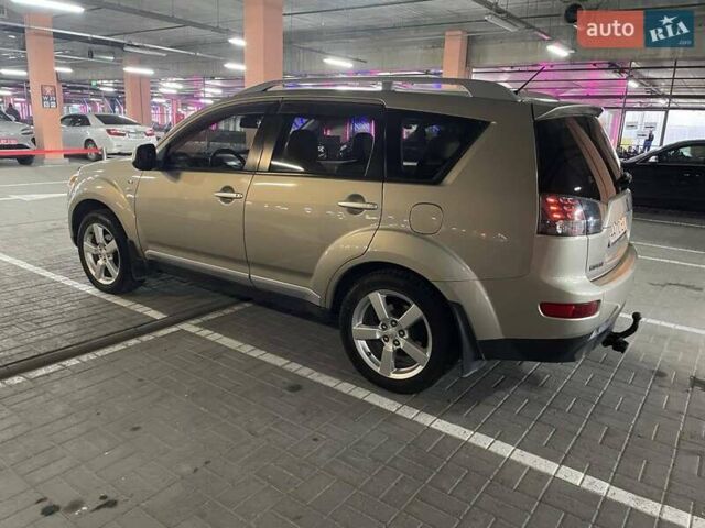Бежевый Мицубиси Аутлендер ХЛ, объемом двигателя 3 л и пробегом 235 тыс. км за 8000 $, фото 19 на Automoto.ua