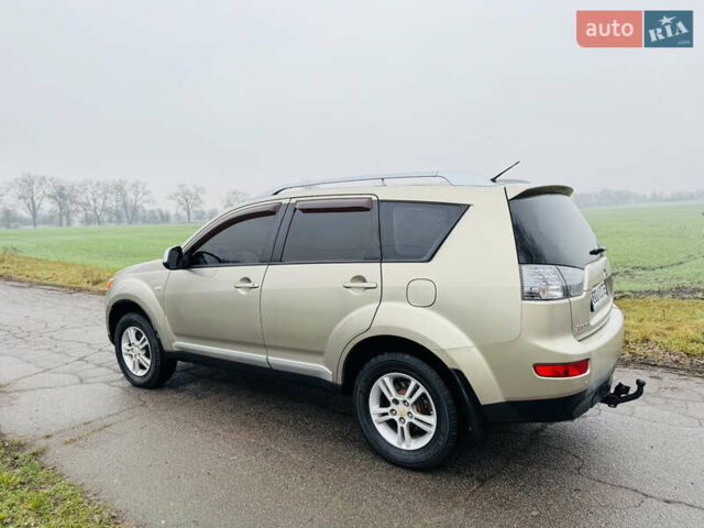 Бежевый Мицубиси Аутлендер ХЛ, объемом двигателя 2.4 л и пробегом 107 тыс. км за 9900 $, фото 5 на Automoto.ua