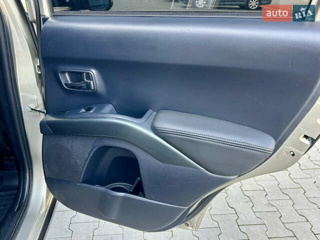 Бежевый Мицубиси Аутлендер ХЛ, объемом двигателя 2 л и пробегом 226 тыс. км за 8999 $, фото 23 на Automoto.ua