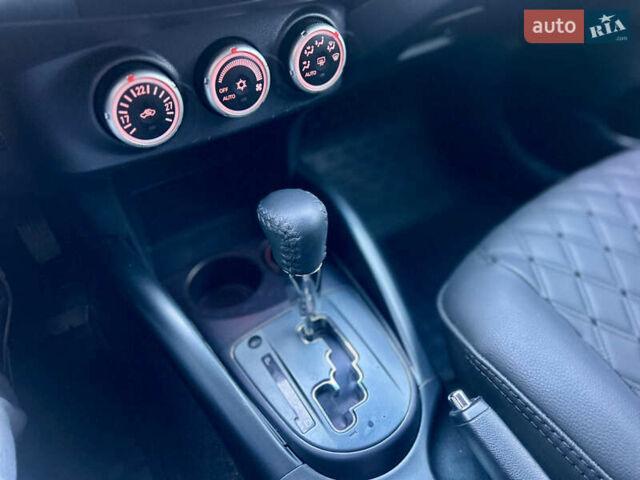 Бежевый Мицубиси Аутлендер ХЛ, объемом двигателя 2 л и пробегом 226 тыс. км за 8999 $, фото 48 на Automoto.ua