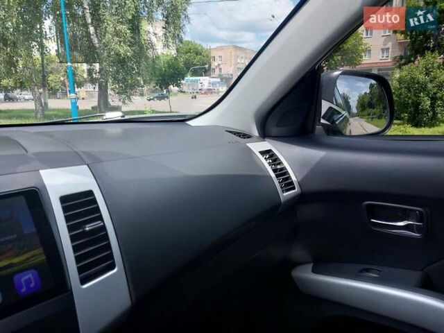 Бежевый Мицубиси Аутлендер ХЛ, объемом двигателя 2.4 л и пробегом 275 тыс. км за 8600 $, фото 23 на Automoto.ua