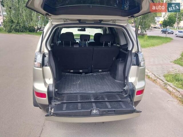 Бежевый Мицубиси Аутлендер ХЛ, объемом двигателя 2.4 л и пробегом 275 тыс. км за 8600 $, фото 36 на Automoto.ua