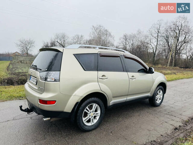 Бежевый Мицубиси Аутлендер ХЛ, объемом двигателя 2.4 л и пробегом 107 тыс. км за 9900 $, фото 4 на Automoto.ua