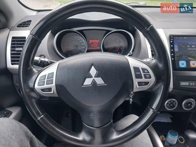 Бежевый Мицубиси Аутлендер ХЛ, объемом двигателя 2.4 л и пробегом 275 тыс. км за 8600 $, фото 24 на Automoto.ua